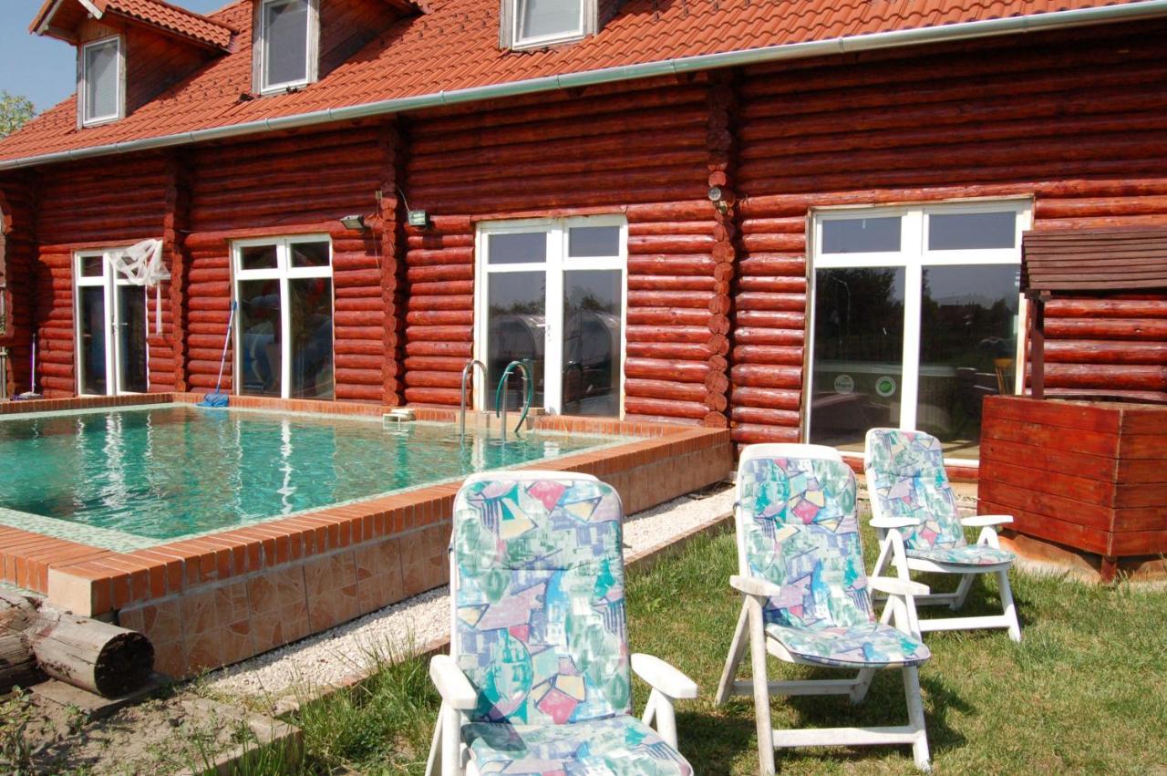 Roenk-Wellness Panzio Mezopeterd Bed & Breakfast Exterior photo