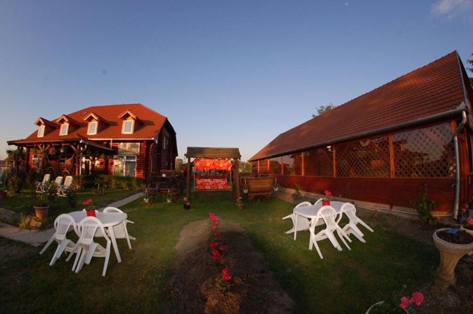 Roenk-Wellness Panzio Mezopeterd Bed & Breakfast Exterior photo