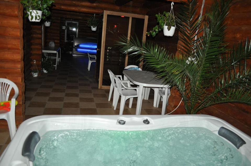 Roenk-Wellness Panzio Mezopeterd Bed & Breakfast Exterior photo