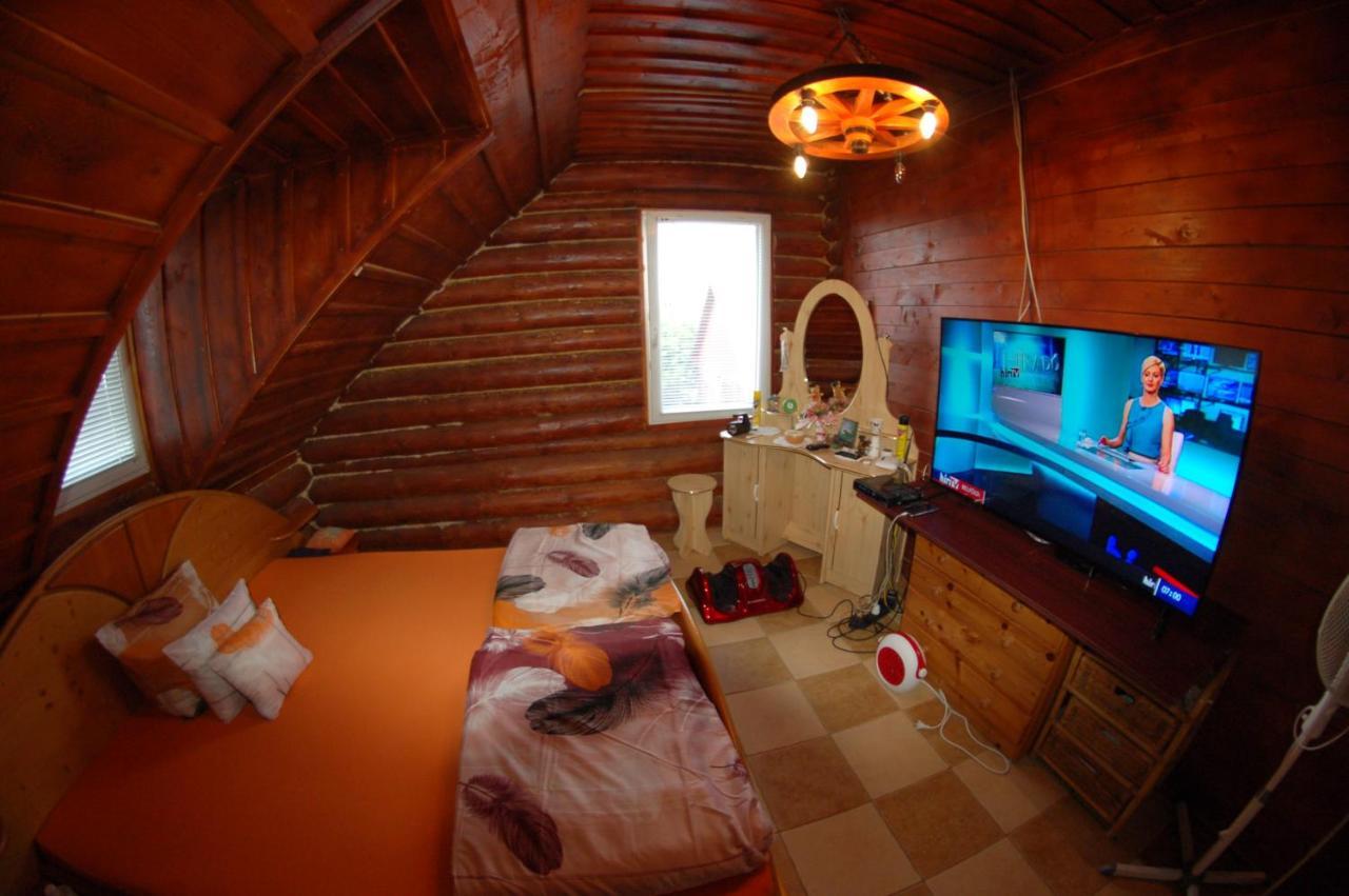 Roenk-Wellness Panzio Mezopeterd Bed & Breakfast Exterior photo